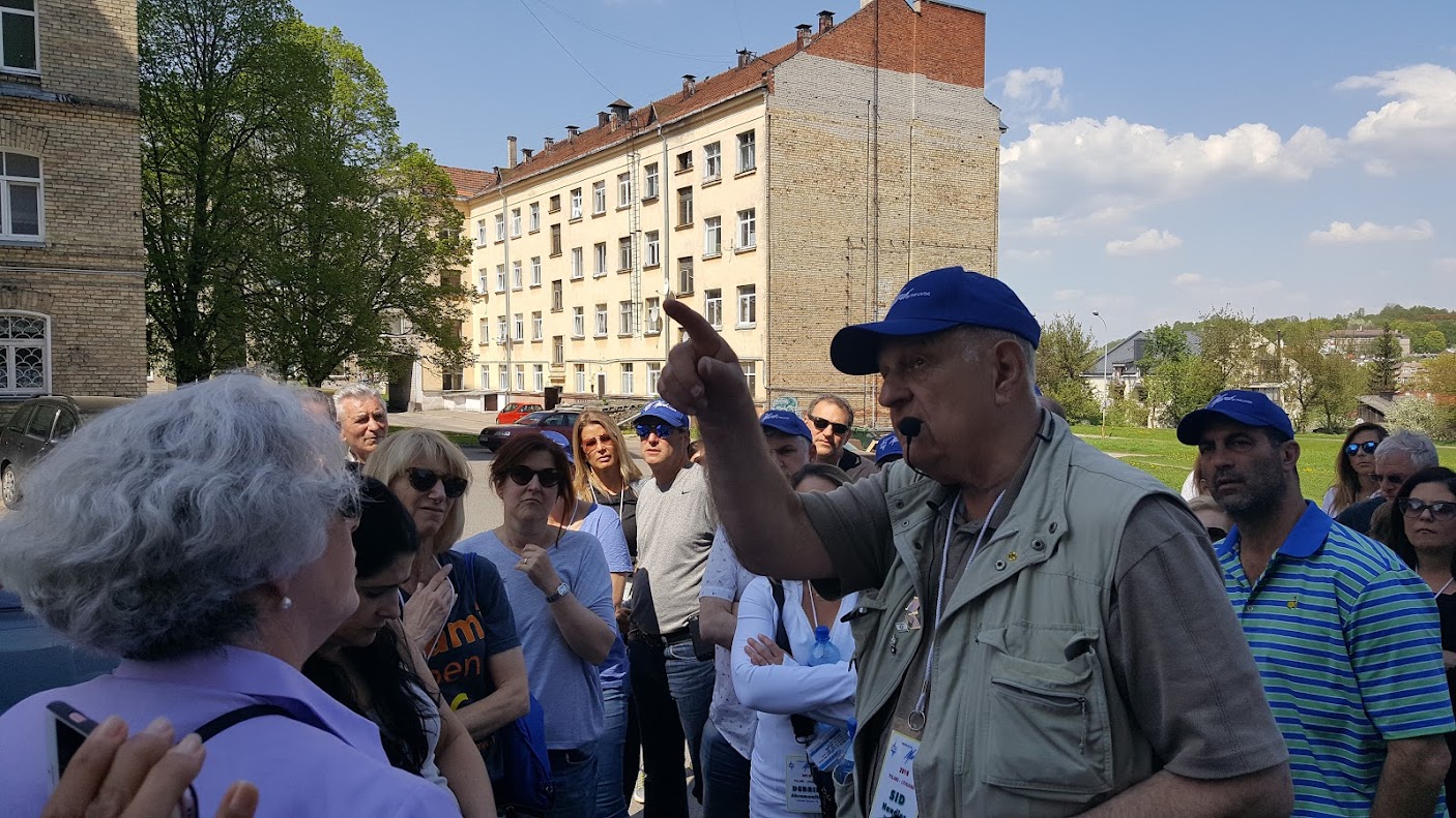 Sidney Handler leading a March of the Living group