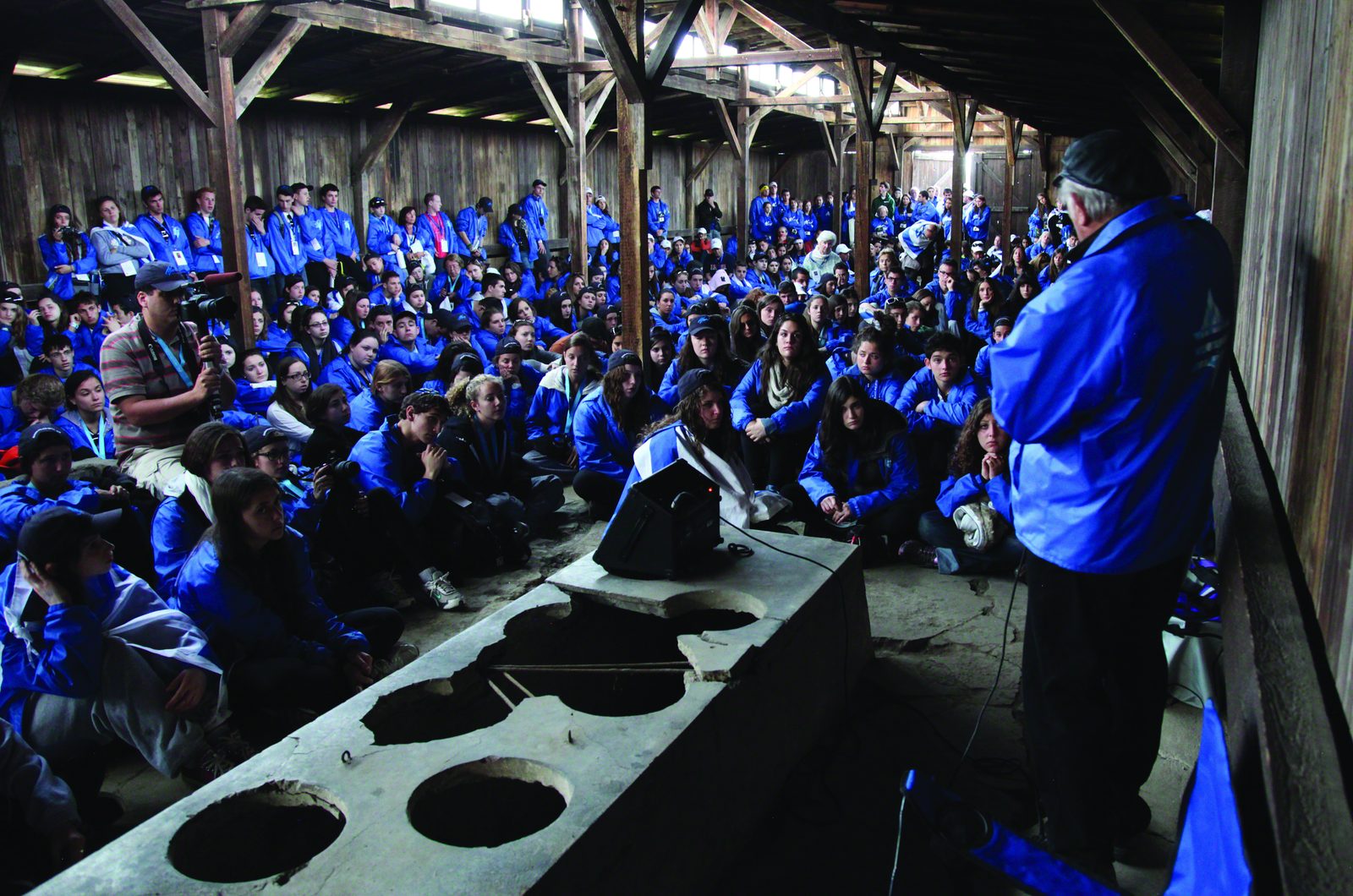 Nate Leipciger giving his testimony to March of the Living students inside a barrack